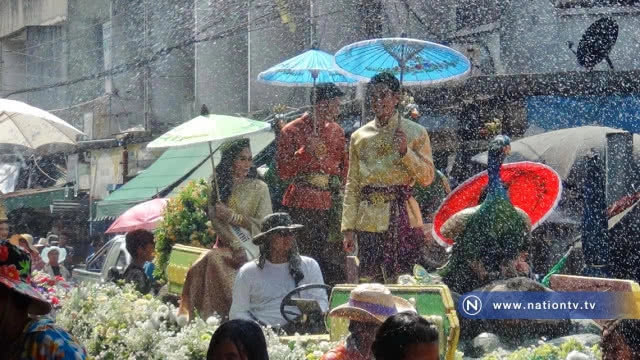 ชื่นฉ่ำทั้งเมือง "สรงสนาน สงกรานต์แปดริ้ว"