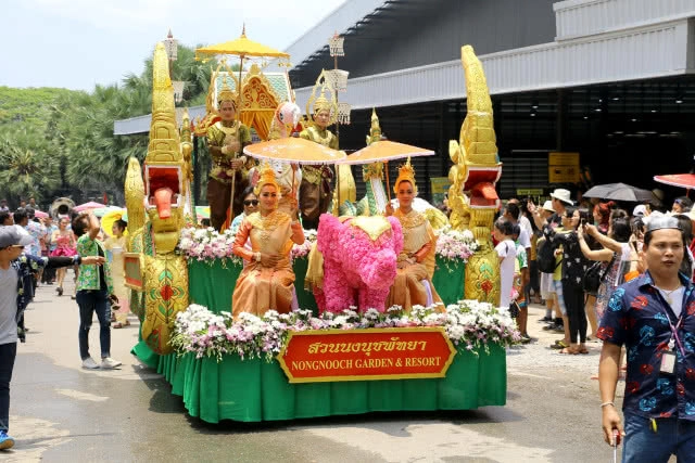 "เทศกาลสงกรานต์ ดอกไม้บาน สวนนงนุชพัทยา" สืบสานประเพณีไทย