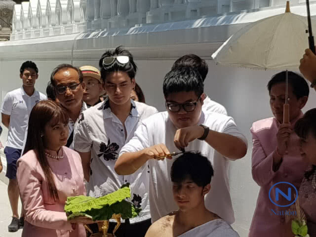 "กั้ง วรกร"เข้าพิธีอุปสมบท
ได้รับฉายาทางธรรม"อาภากโร" ผู้ทำแสงสว่าง