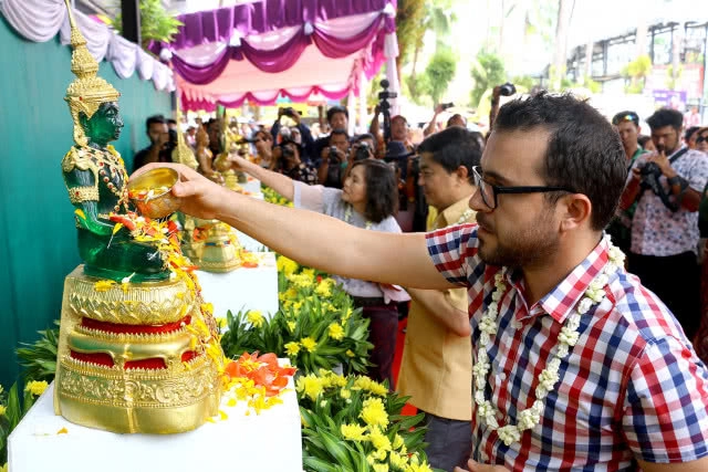 "เทศกาลสงกรานต์ ดอกไม้บาน สวนนงนุชพัทยา" สืบสานประเพณีไทย