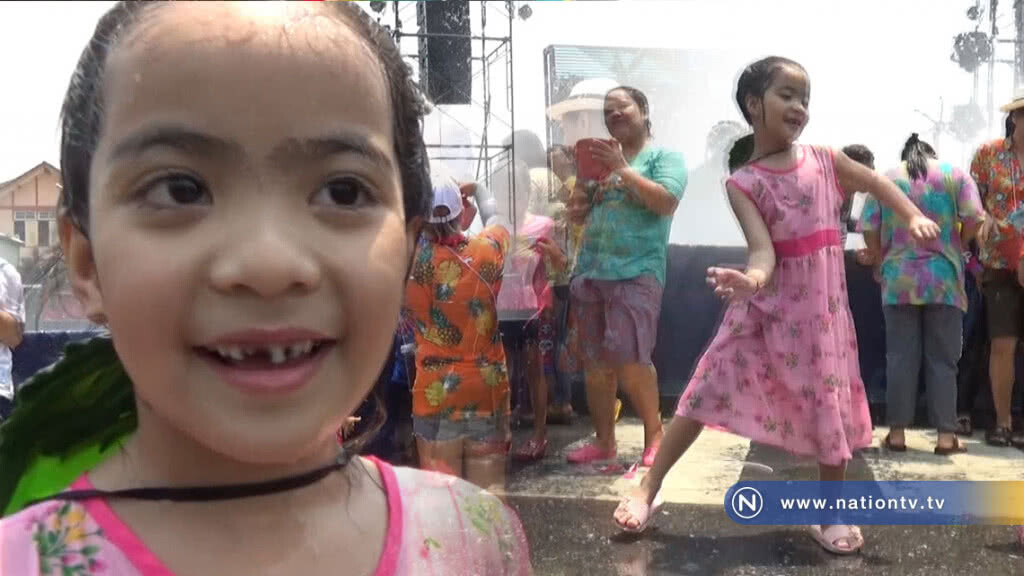 "น้องลูกน้ำ" 6 ขวบเต้นได้พลิ้วมาก ๆ สงกรานต์พิษณุโลก "น้องลูกน้ำ" 6 ขวบเต้นได้พลิ้วมาก ๆ สงกรานต์พิษณุโลก