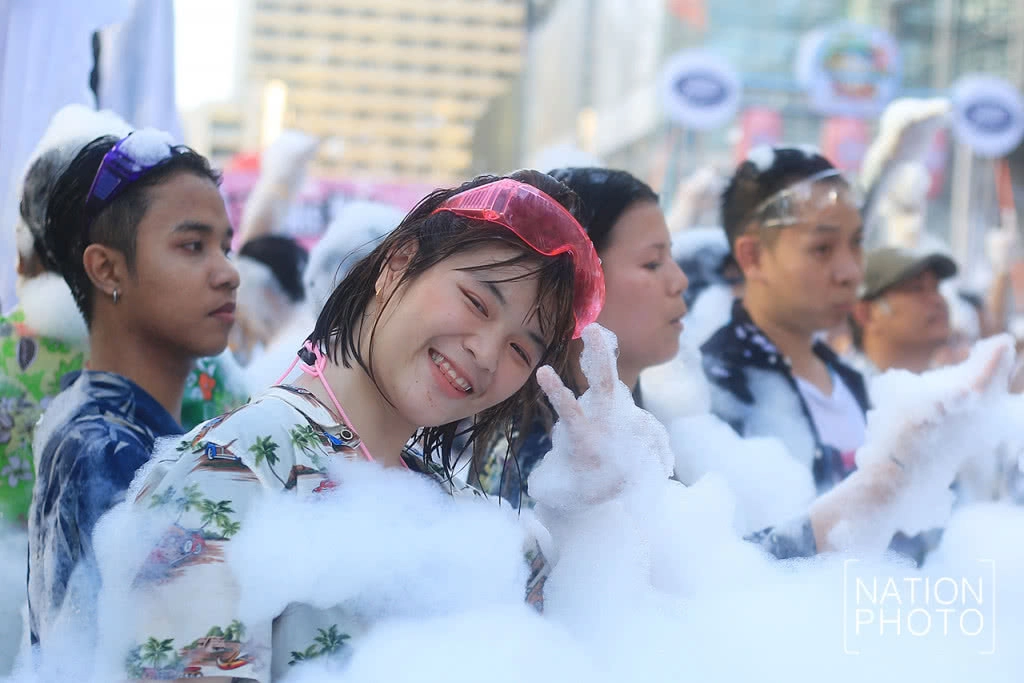 (ภาพชุด) สงกรานต์ปาร์ตี้โฟมสนุก เซ็นทรัลเวิลด์ (ภาพชุด) สงกรานต์ปาร์ตี้โฟมสนุก เซ็นทรัลเวิลด์