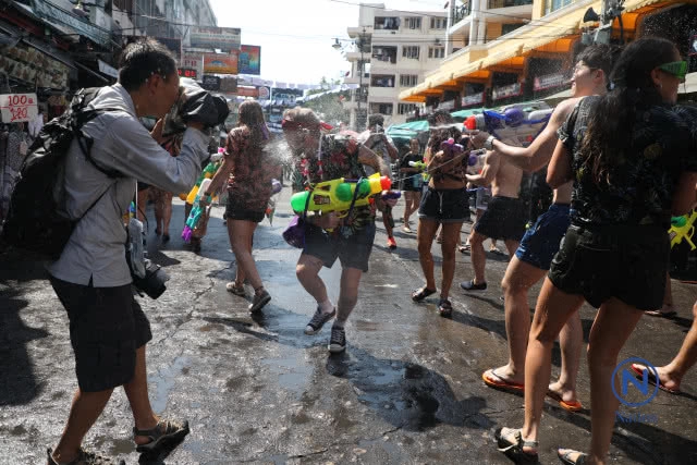 "เล่นน้ำ"สงกรานต์อย่าเลยเถิด 
"อ่านก่อน"ออกจากบ้าน