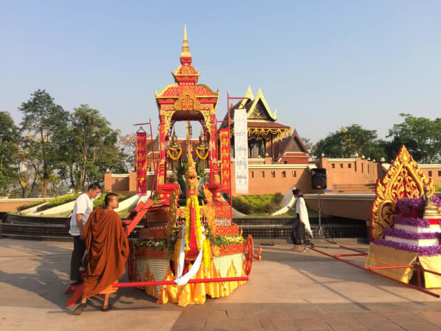 อัญเชิญพระบรมสารีริกธาตุ แห่พระบาง พระคู่บ้านคู่เมือง