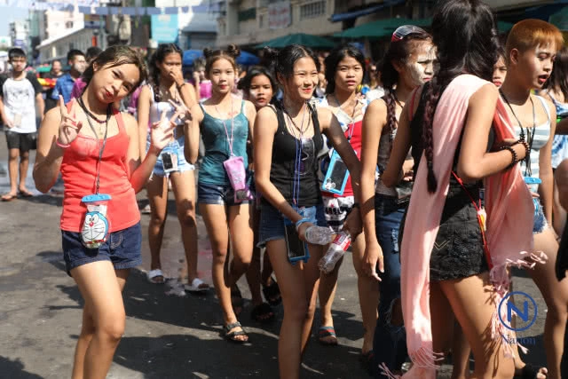 "เล่นน้ำ"สงกรานต์อย่าเลยเถิด 
"อ่านก่อน"ออกจากบ้าน