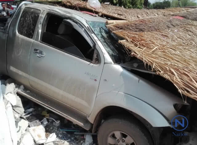 สาวใหญ่ดวงซวย ล้างจานในบ้าน ถูกรถพุ่งชนเหยียบจนขาหัก