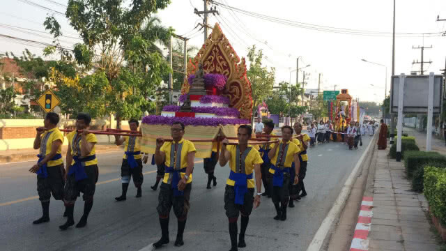 อัญเชิญพระบรมสารีริกธาตุ แห่พระบาง พระคู่บ้านคู่เมือง