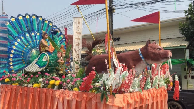 สงกรานต์กว๊านพะเยาสีสันแห่งสายน้ำ "เย็นจุ่มใจ๋ ปีใหม่เมือง"