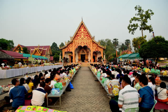 สรงน้ำพระราชทานพระเจ้าทองทิพย์- ตักบาตรปี๋ใหม่เมือง 2561