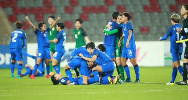 สงกรานต์ปีนี้
"มาดามแป้ง" มอบตั๋วบอลโลก