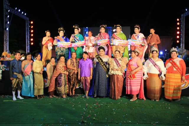 เวทีสะเทือน อบต.บางน้ำผึ้งจัดประกวดธิดาช้างน้ำผึ้ง