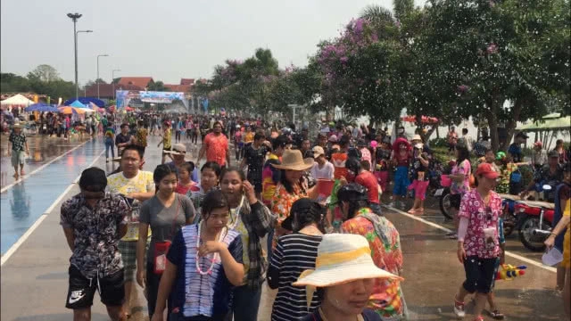 สงกรานต์กว๊านพะเยาสีสันแห่งสายน้ำ "เย็นจุ่มใจ๋ ปีใหม่เมือง"