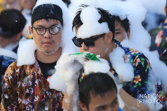 (ภาพชุด) สงกรานต์ปาร์ตี้โฟมสนุก  เซ็นทรัลเวิลด์