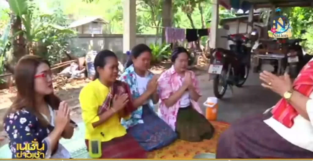 รวมญาติรดน้ำขอพรสงกรานต์ "วิถีถิ่นอีสาน"