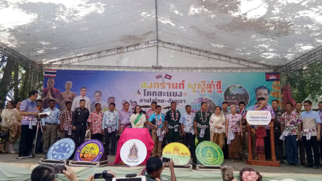สงกรานต์แป้ง-สงกรานต์ 2 แผ่นดินไทย-กัมพูชา ที่วัดโคกสะแบง
