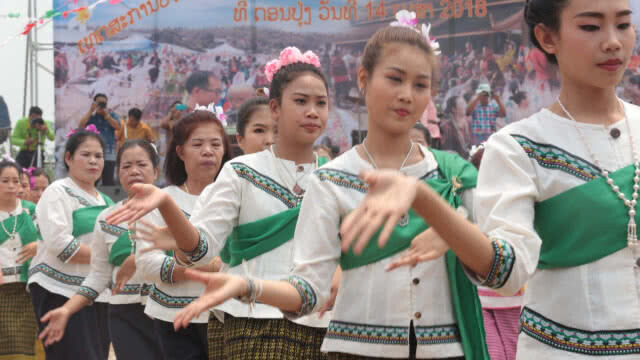 มหาสงกรานต์กลางเกาะกลางแม่น้ำโขง สบายดีปีใหม่ไทย-ลาว