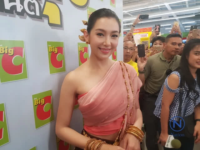 ใช่ไหม! "เวียร์"ตะลึงฉากจูบ "เบลล่า" ในละคร