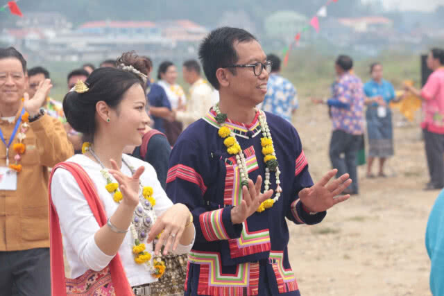 มหาสงกรานต์กลางเกาะกลางแม่น้ำโขง สบายดีปีใหม่ไทย-ลาว