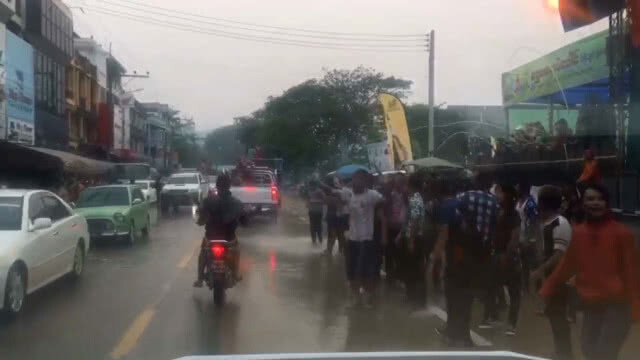 "เหย่บะแวด่อ" สงกรานต์ในเมียนมา สนุกสนานไม่แพ้ไทย