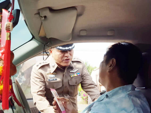ตั้งจุดตรวจสกัดเข้ม ลดอุบัติเหตุส่งท้ายวันสงกรานต์