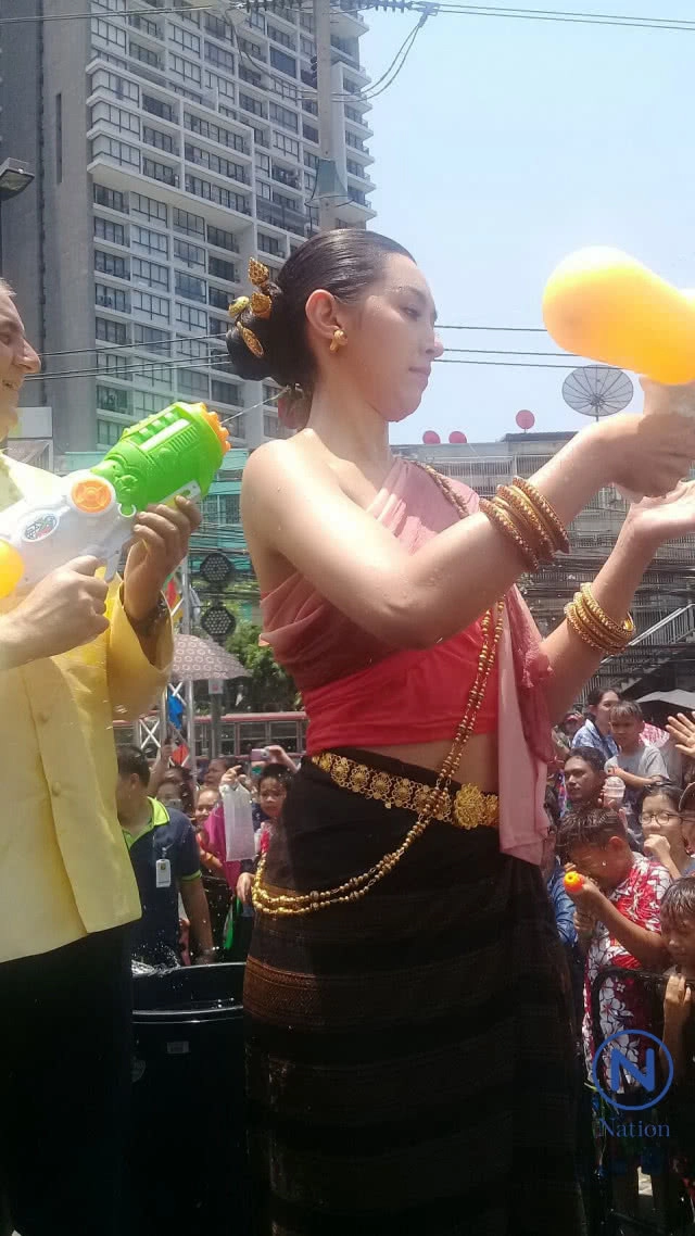 ใช่ไหม! "เวียร์"ตะลึงฉากจูบ "เบลล่า" ในละคร