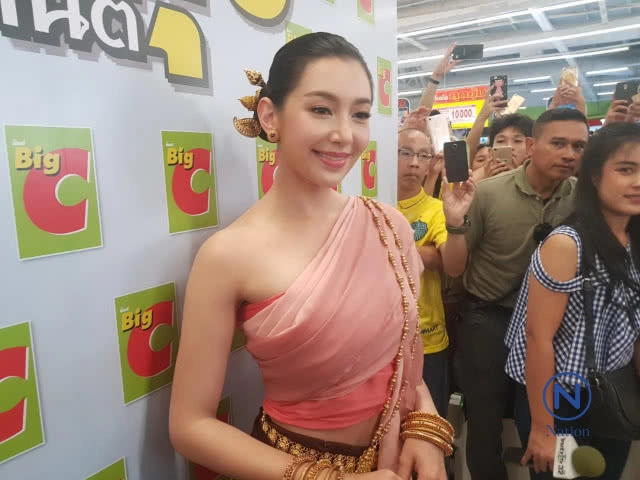 ใช่ไหม! "เวียร์"ตะลึงฉากจูบ "เบลล่า" ในละคร