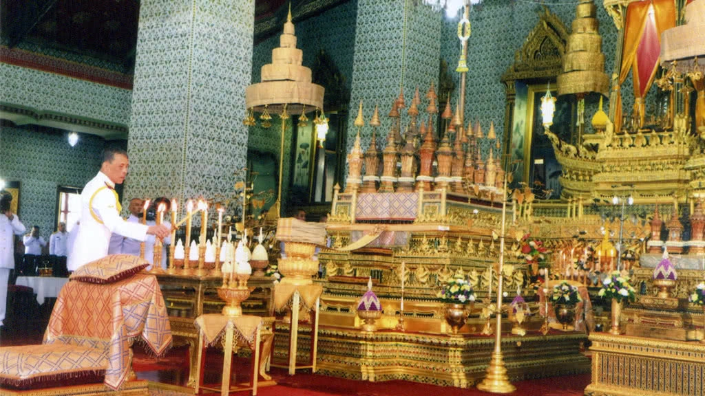 สมเด็จพระเจ้าอยู่หัว ทรงบำเพ็ญพระราชกุศลพระราชพิธีสงกรานต์ 2561