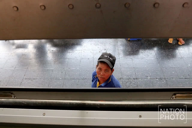 พนักงานคาร์แคร์รถไฟ