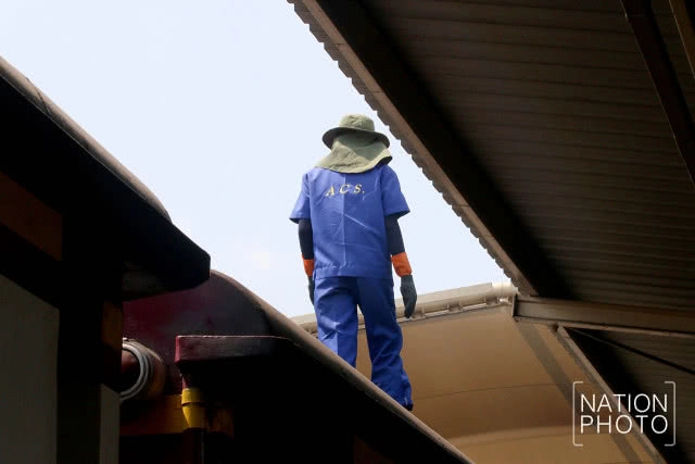 พนักงานคาร์แคร์รถไฟ