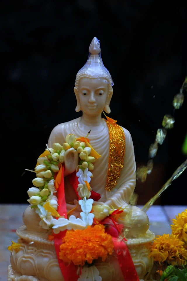 15 เมษายน "วันเถลิงศก"