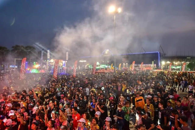 คึกคัก! สงกรานต์บุรีรัมย์ คนร่วมงานกว่า 5.3 แสนคน