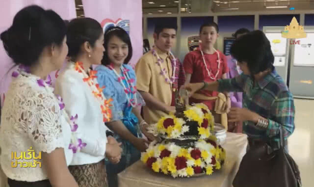 ตม.จับมือ ททท.ทำเก๋ แต่งผ้าไทยตีพาส!!