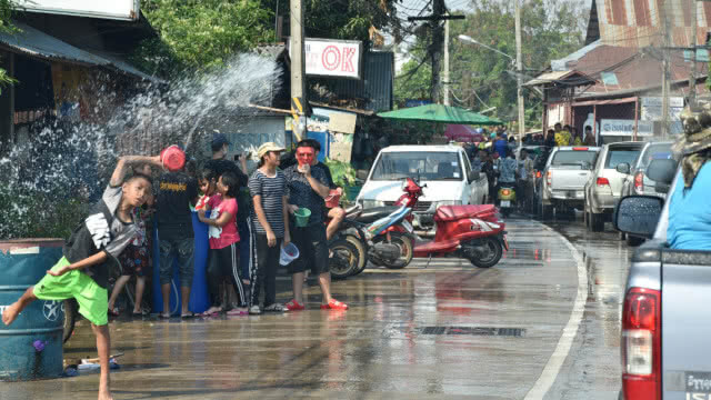 สงกรานต์วันสุดท้ายคึกคัก