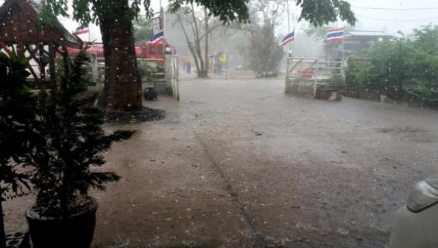 (คลิปข่าว) พายุ"ลูกเห็บ"ถล่ม 3 หมู่บ้าน อ.บ้านผือ