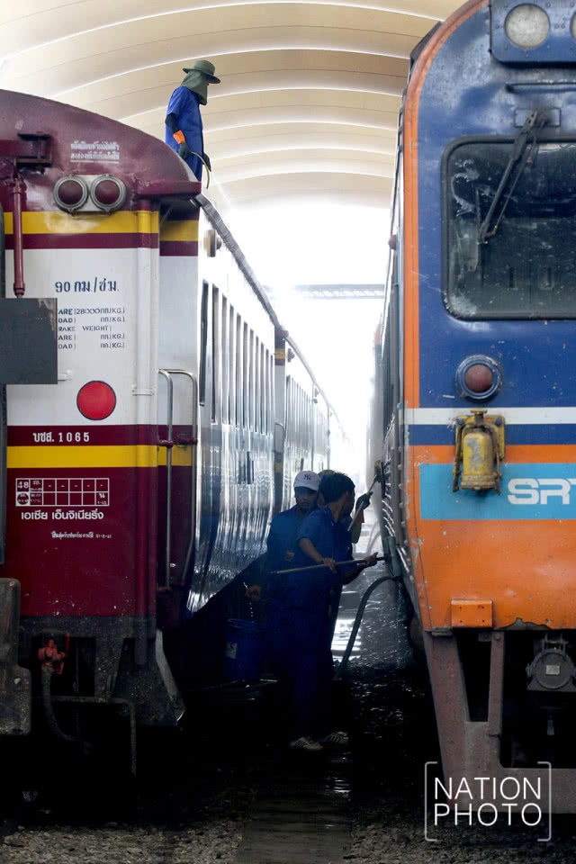 พนักงานคาร์แคร์รถไฟ