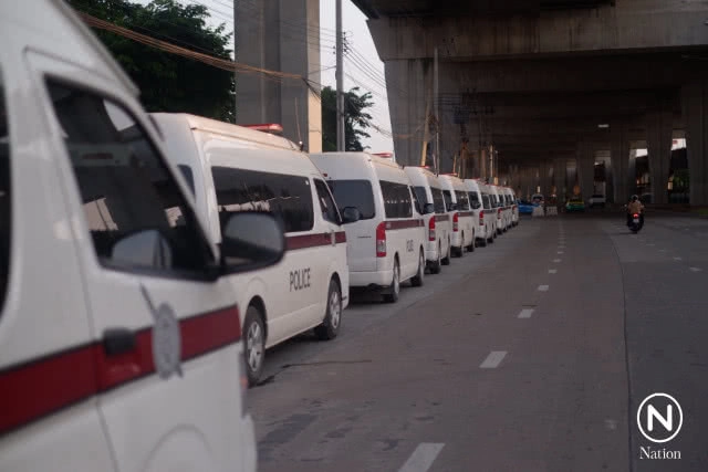 จัดรถตู้ 20 คัน ส่งฟรีถึง BTS หมอชิต และ อนุสาวรีย์ชัยสมรภูมิ