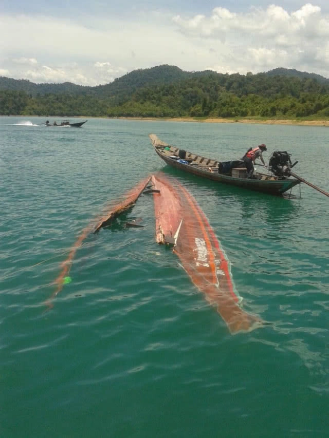 เรือท่องเที่ยวชนกันที่เขื่อนรัชชประภา เจ็บ 13 ราย