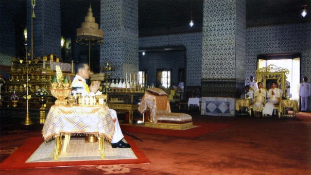 สมเด็จพระเจ้าอยู่หัว ทรงบำเพ็ญพระราชกุศลพระราชพิธีสงกรานต์ 2561