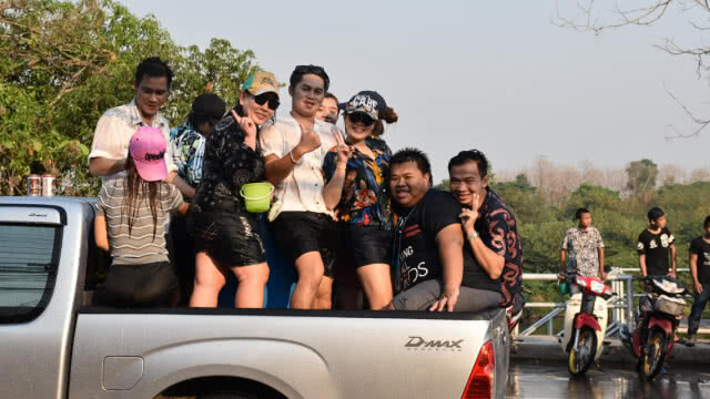 สงกรานต์วันสุดท้ายคึกคัก