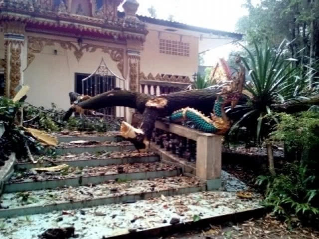 (คลิปข่าว) พายุ"ลูกเห็บ"ถล่ม 3 หมู่บ้าน อ.บ้านผือ