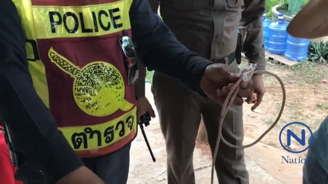 ผัว-เมียหึงโหด!
คว้าเชือกเส้นเดียวกัน
ผูกคอคนละด้านดับคู่!