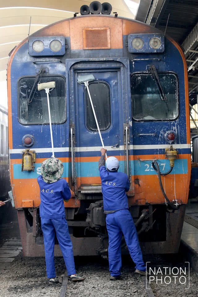 พนักงานคาร์แคร์รถไฟ