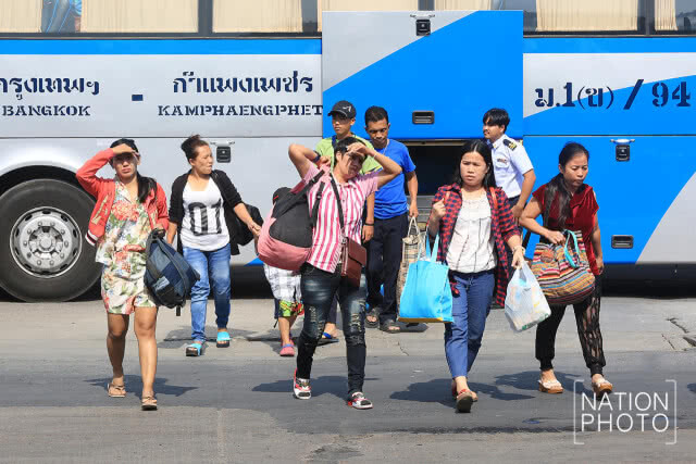 (ภาพชุด) "หมอชิต" ประชาชนเริ่มทยอยเดินทางกลับเข้ากรุงเทพฯ หลังเที่ยวสงกรานต์