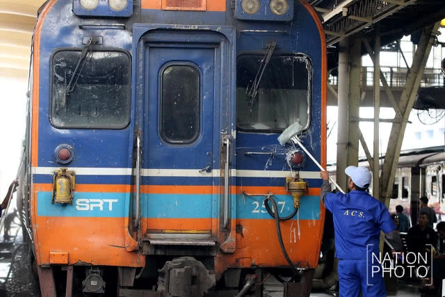 พนักงานคาร์แคร์รถไฟ