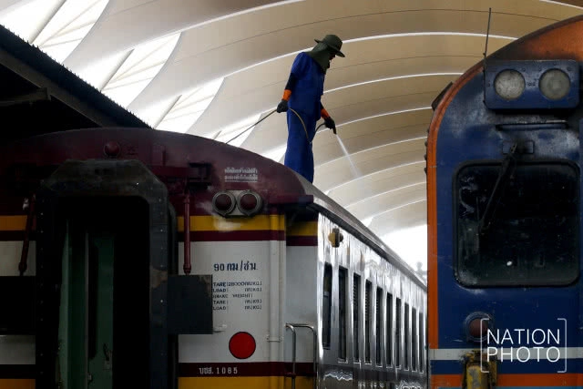 พนักงานคาร์แคร์รถไฟ