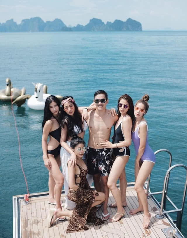"มิ้น ชาลิดา" นุ่งบิกีนี อวดหุ่นแซ่บ
ยันไม่รู้เรื่อง"แอฟ" ให้ของวันเกิด สงกรานต์