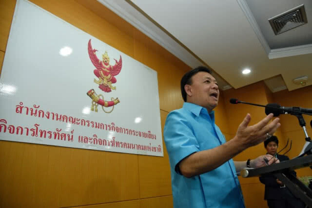 กสทช.เรียกค่ายมือถือ คุยหาวิธีกัน SMS ดูดเงินปชช.