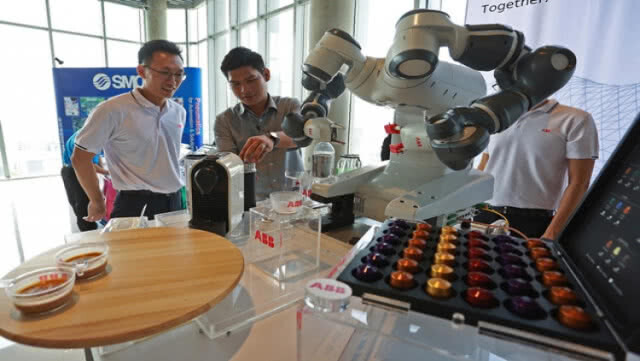 ระบบอัตโนมัติ-หุ่นยนต์ ทางรอดเอสเอ็มอี 4.0