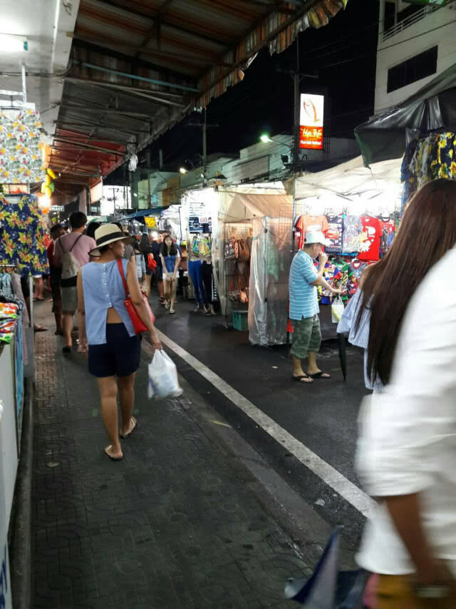 เจ้าของอาคารตลาดโต้รุ่ง 1 หัวหิน จี้เทศบาลฯ จริงใจแก้ปัญหารูปแบบตลาด  หวั่น! ถึงทางตัน