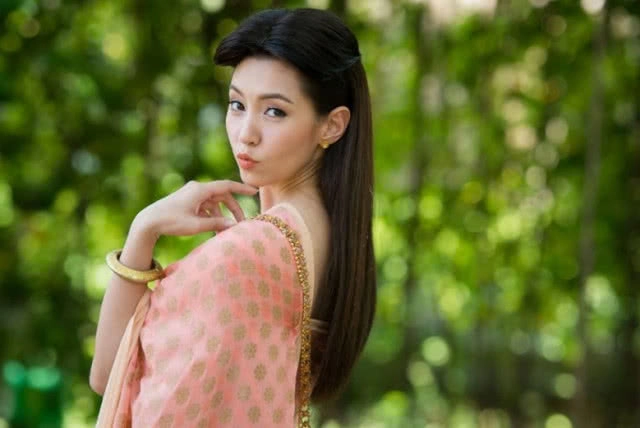 แฟนๆ "บุพเพสันนิวาส" ได้โชค หลัง "แม่หญิงการะเกด" 
ให้เลขเด็ด ถูกกันทั้งพระนคร